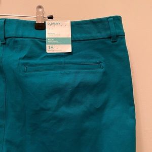NWT Teal Pixie Mid Raise/ Ankle Length Size 18